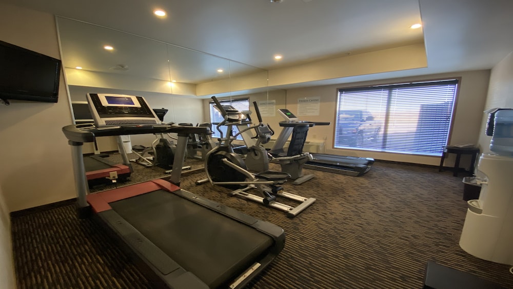 Holiday Inn Express Hotel Suites Swift Current 44/74