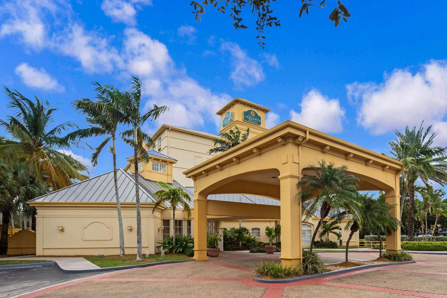 La Quinta Inn and Suites by Wyndham Miami Airport West 7/60