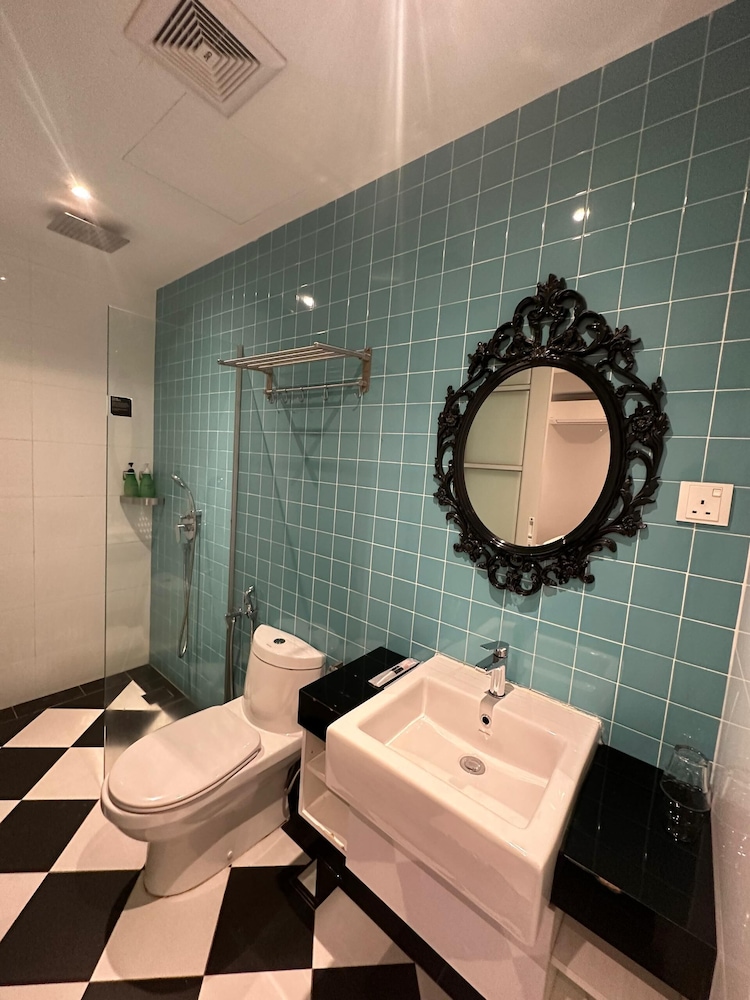 Havona Boutique Hotel at Mount Austin 44/48