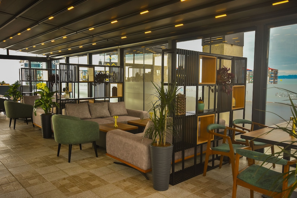 Hotel Monarch 41/65