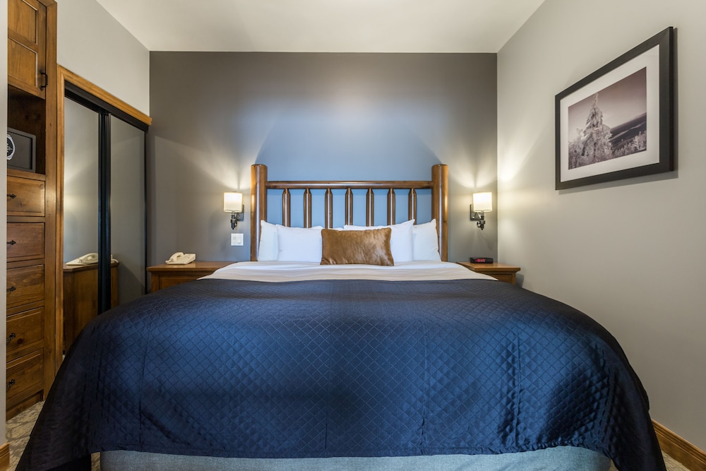 Suite, King Bed, Murphy Bed, Lake View