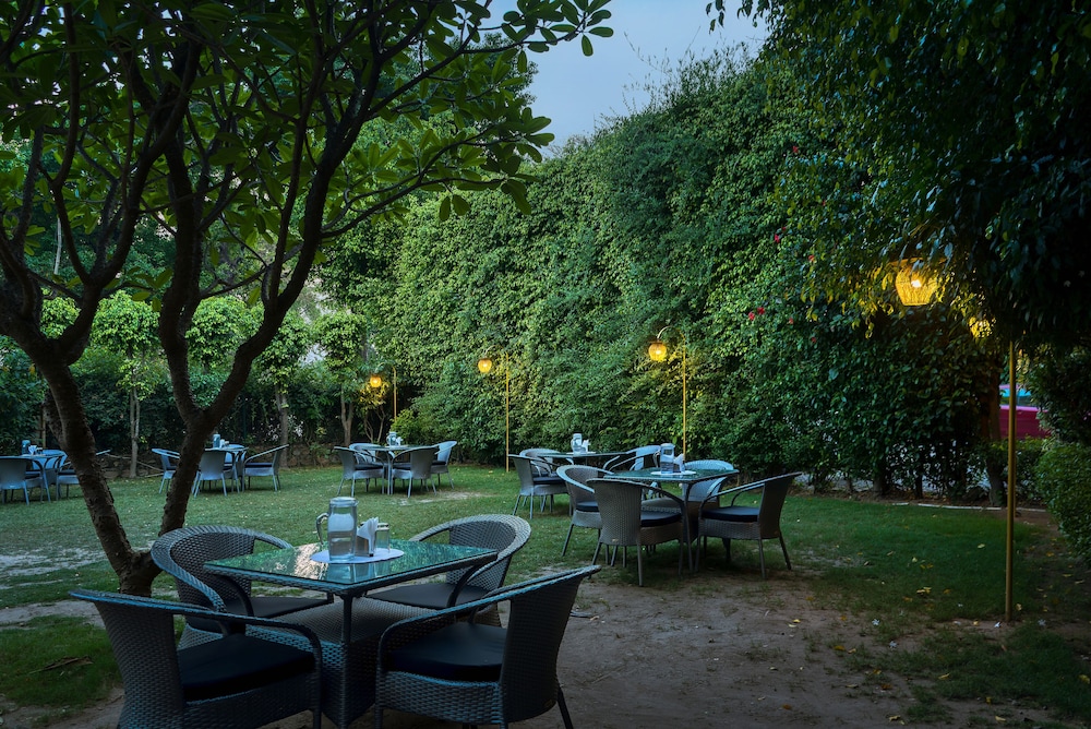 CORBETT MACHAAN RESORT 33/50