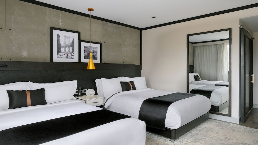 ROOM, DOUBLE BED