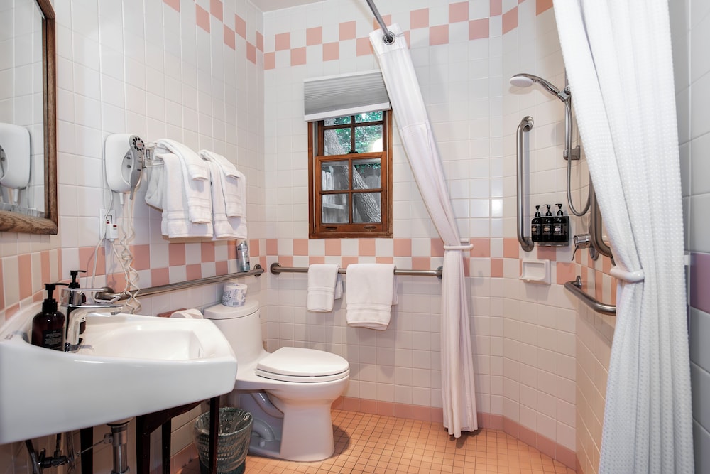 Bath Street Inn 50/50