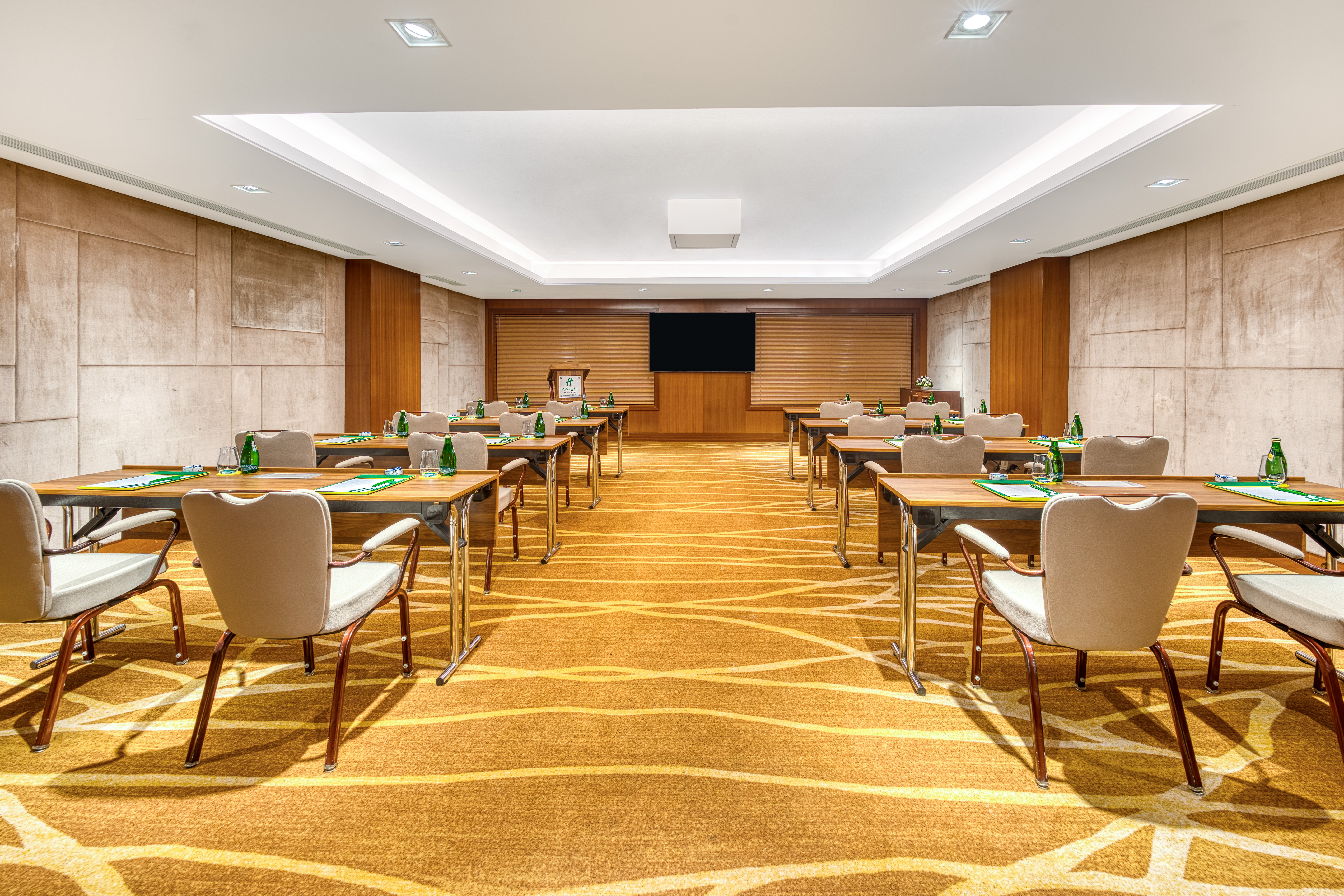 Holiday Inn Dhaka City Centre 40/48