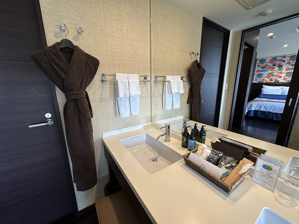 Loisir Hotel and Spa Tower Naha 75/76