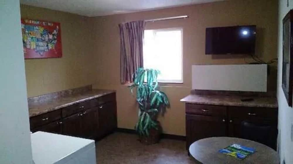 Travelodge By Wyndham Loveland/Fort Collins Area 19/25