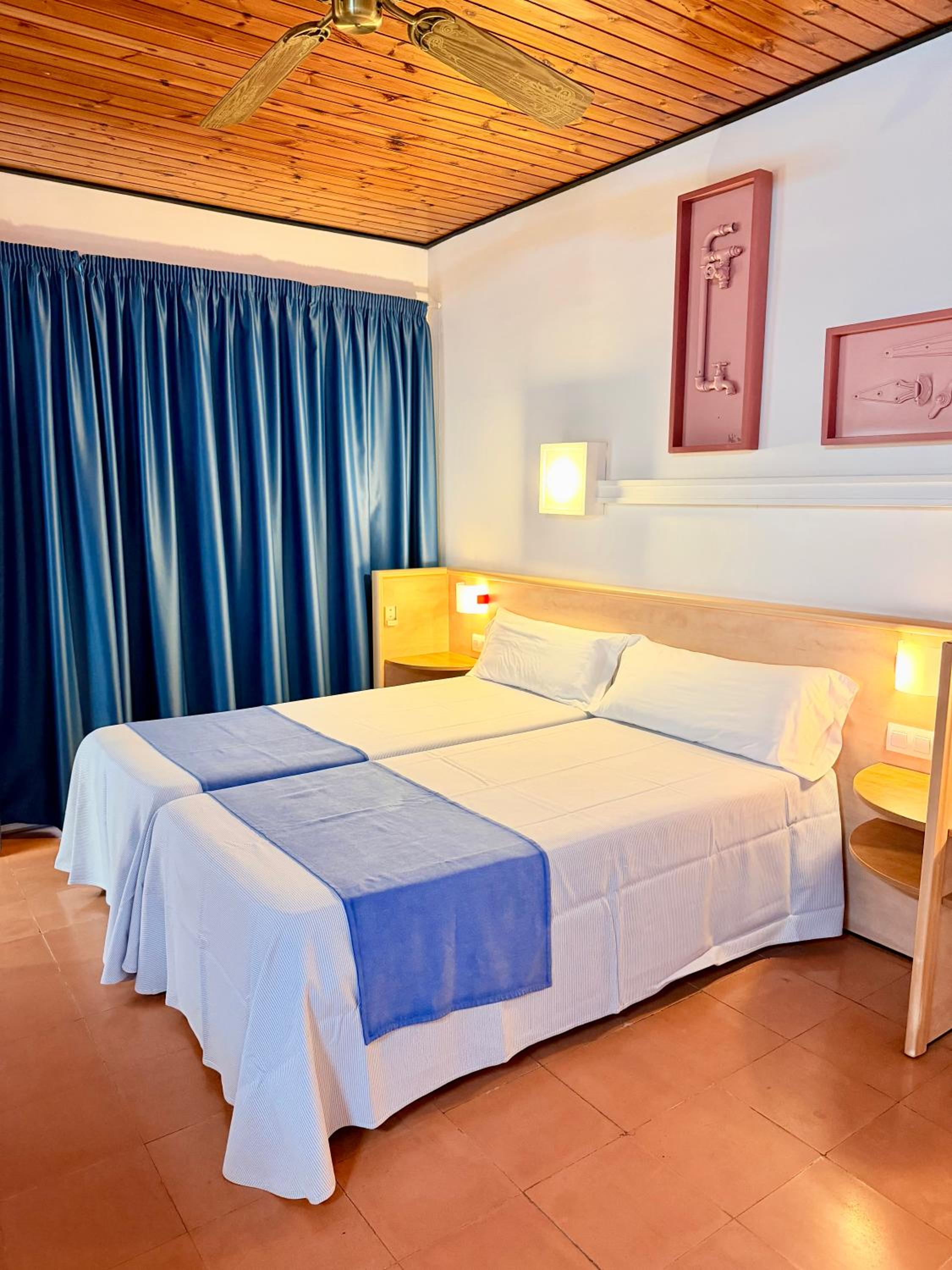 Room, Twin Beds
