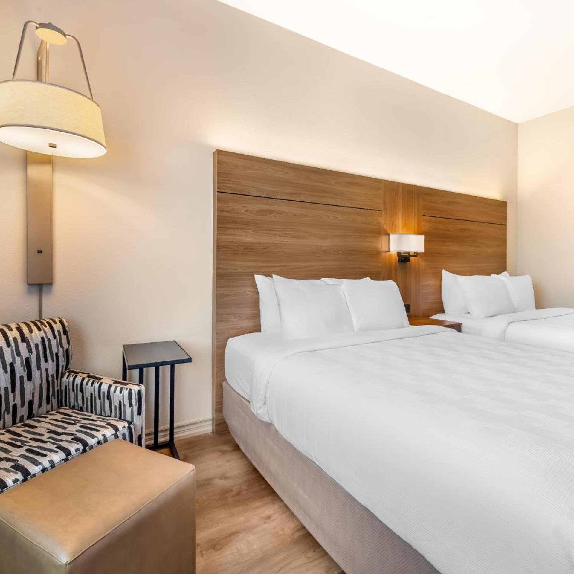 غرفة بسريرين كوين بدون إطلالة، Best Western Plus 1000 Islands Hotel & Suites 2/3