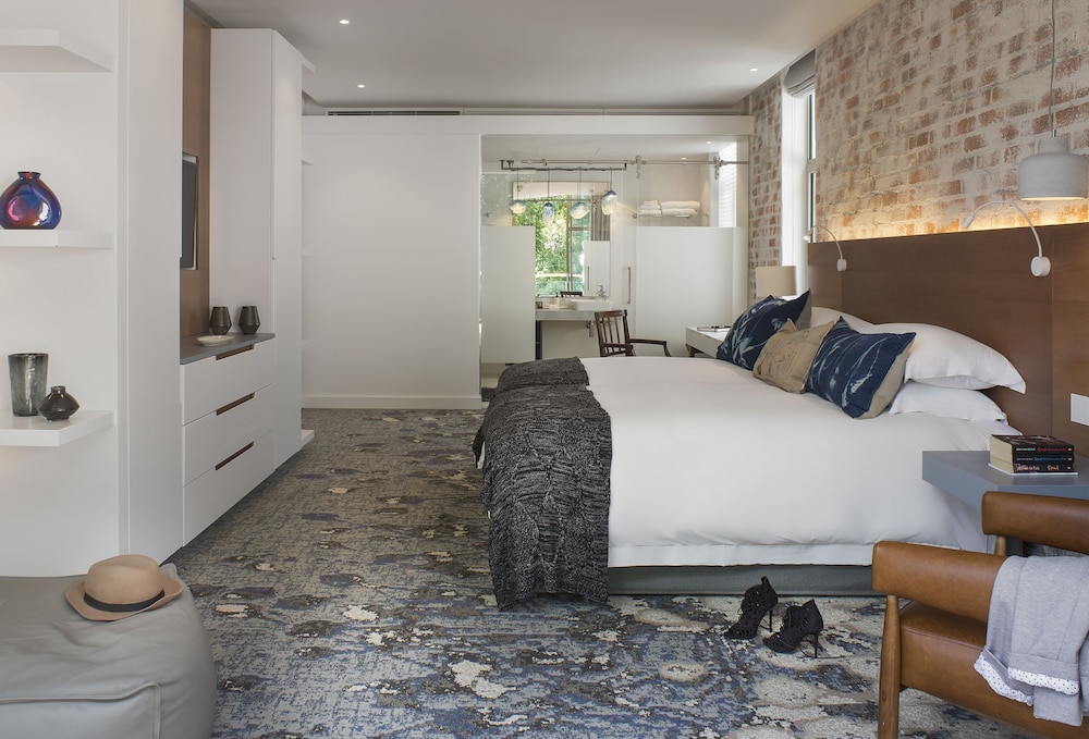 Vineyard Hotel 28/59