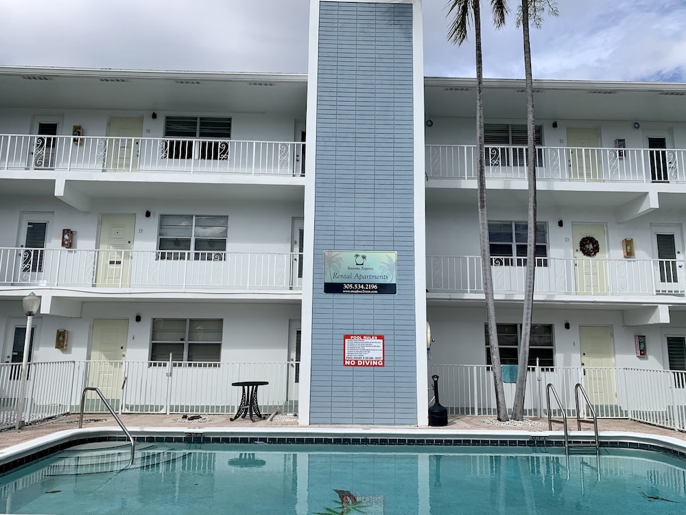 Bayview Regency Apartments By Lowkl 2/50