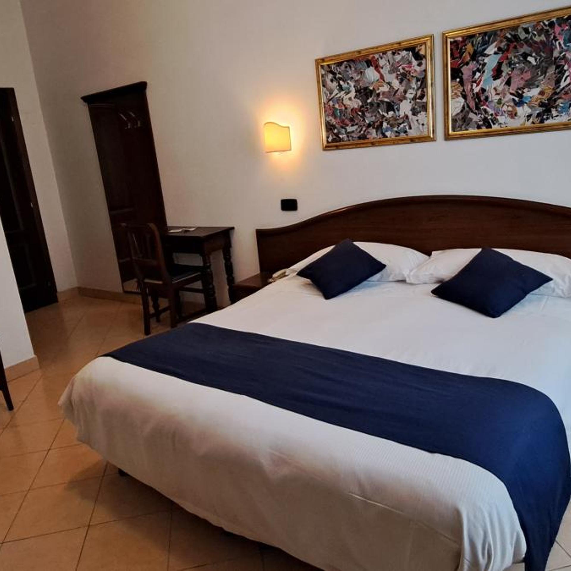 Hotel Bonazzi 12/40