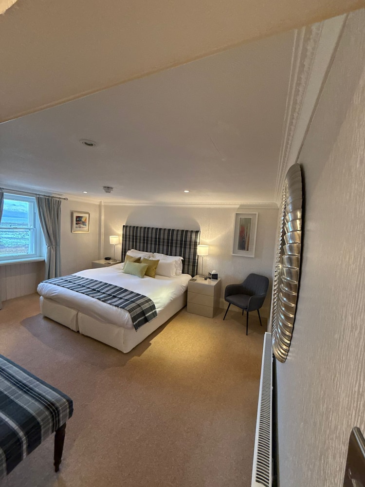 AIRDS HOTEL 9/50