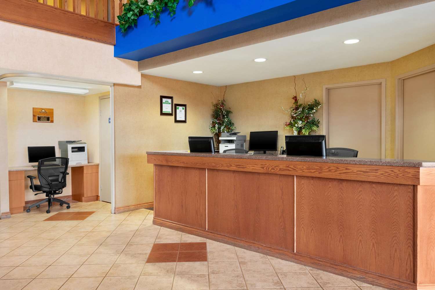 Days Inn & Suites by Wyndham Thompson 4/32