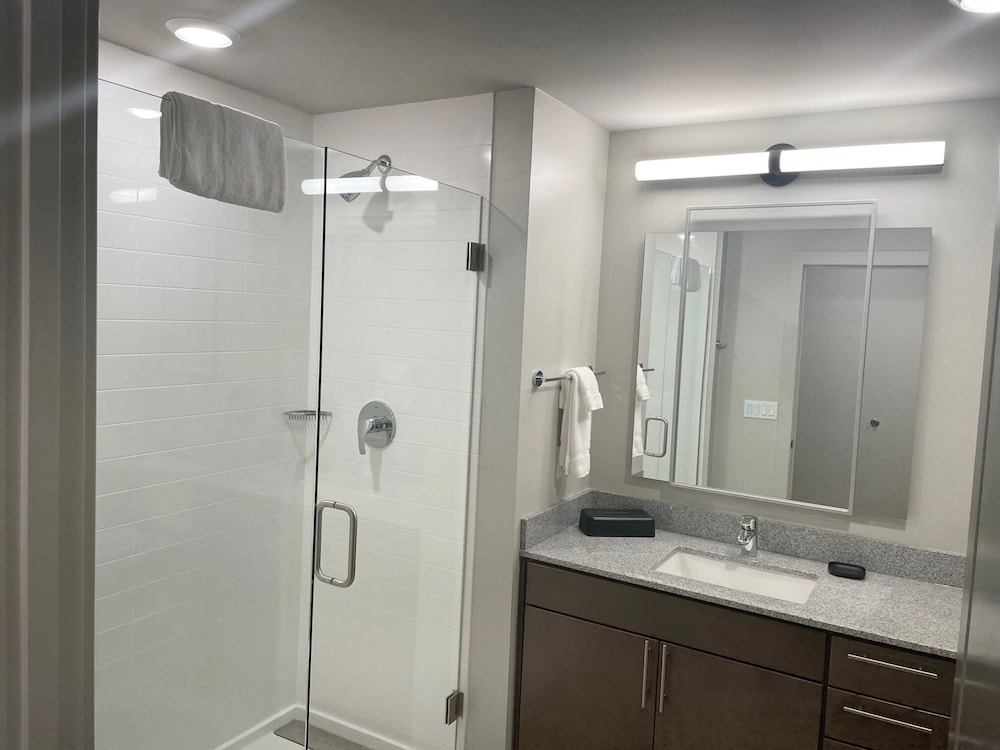 Deluxe, Studio, Suite, Queen Murphy Bed, Kitchenette