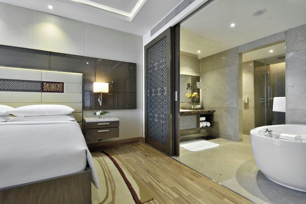 room, 2 double beds, pool view, Jw Marriott Hotel Mumbai Sahar 9/9