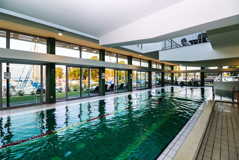 Hotel Yacht Wellness & Business 24/50