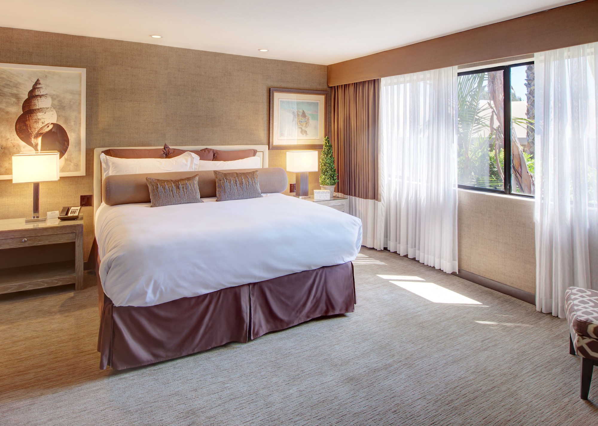 SUPERIOR, KING BED