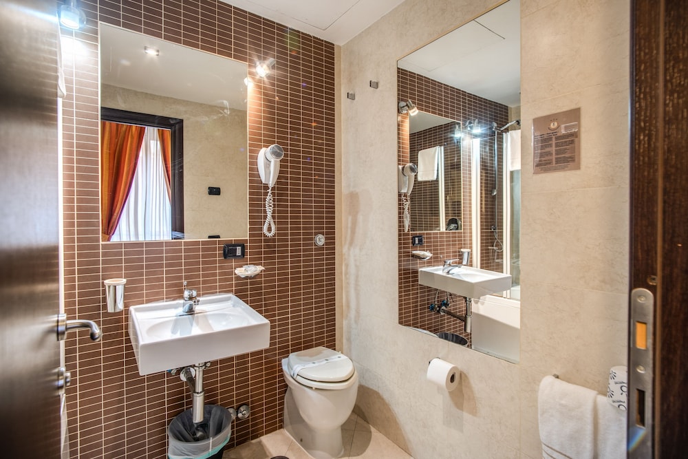 Everest Inn Rome 52/58