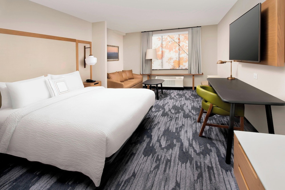 Suite, King Bed, Sofa, Accessible