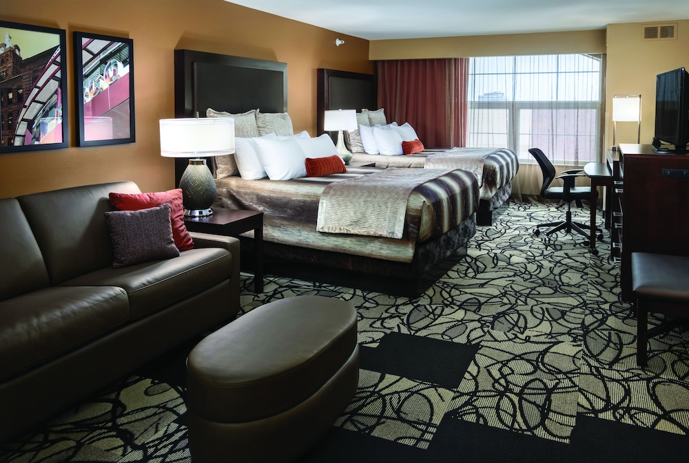 Clubhouse Hotel Fargo 22/36