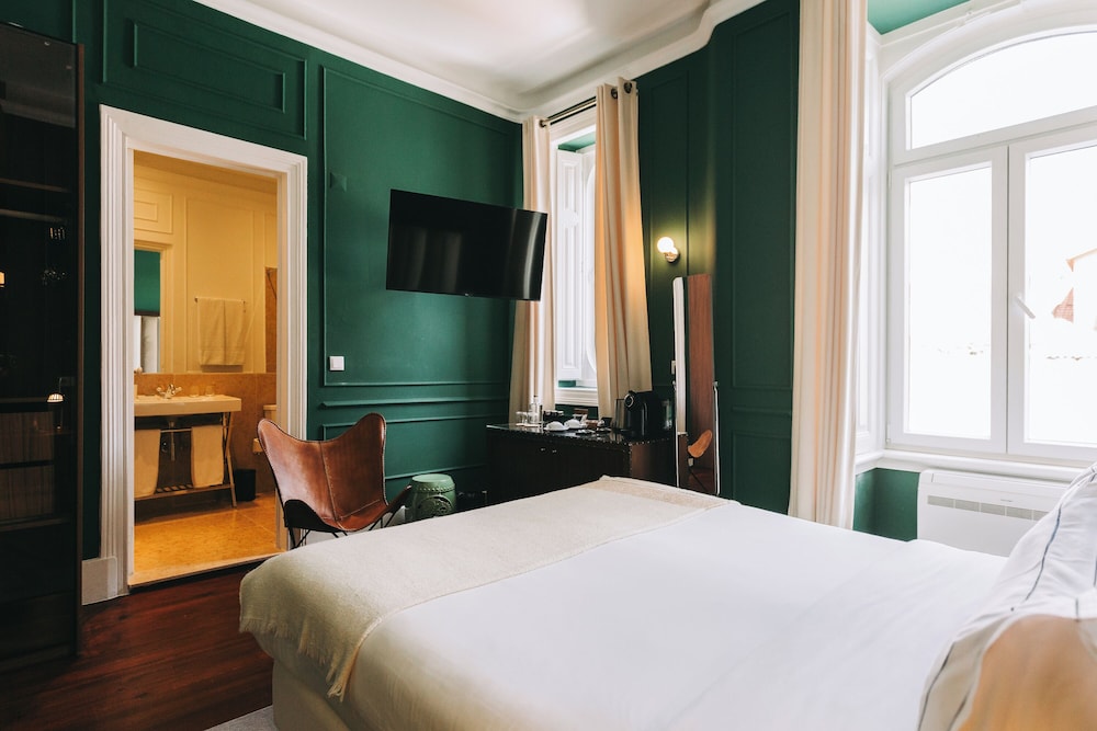 Classic, Queen Bed