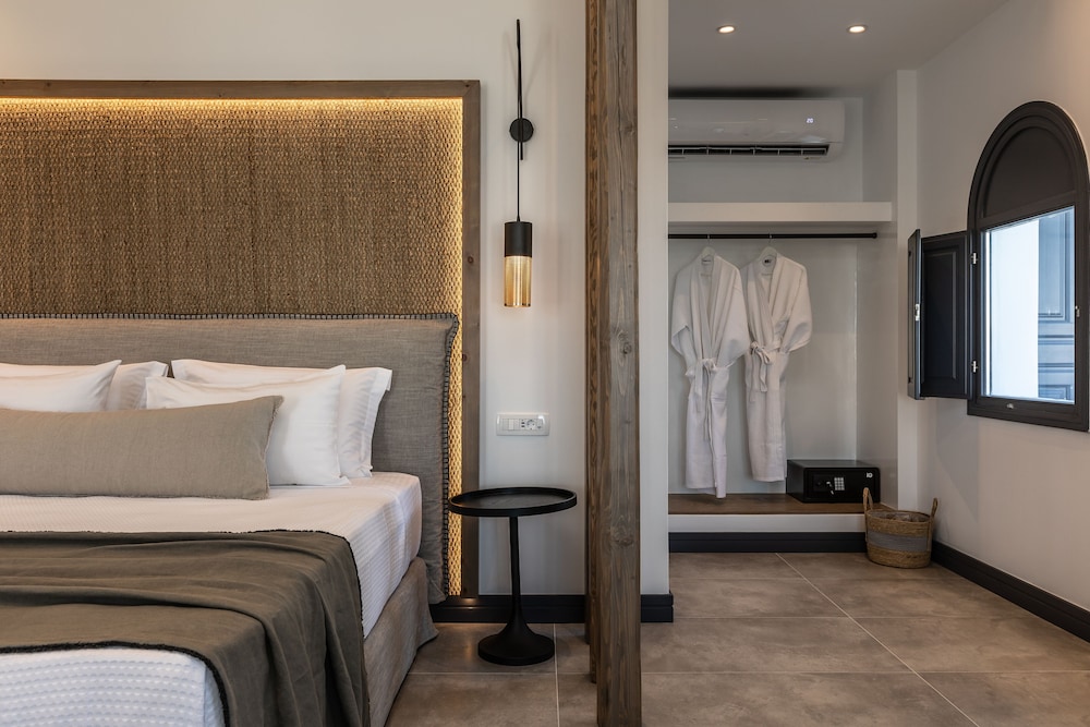 HONEYMOON, SUITE, PRIVATE POOL, JETTED TUB