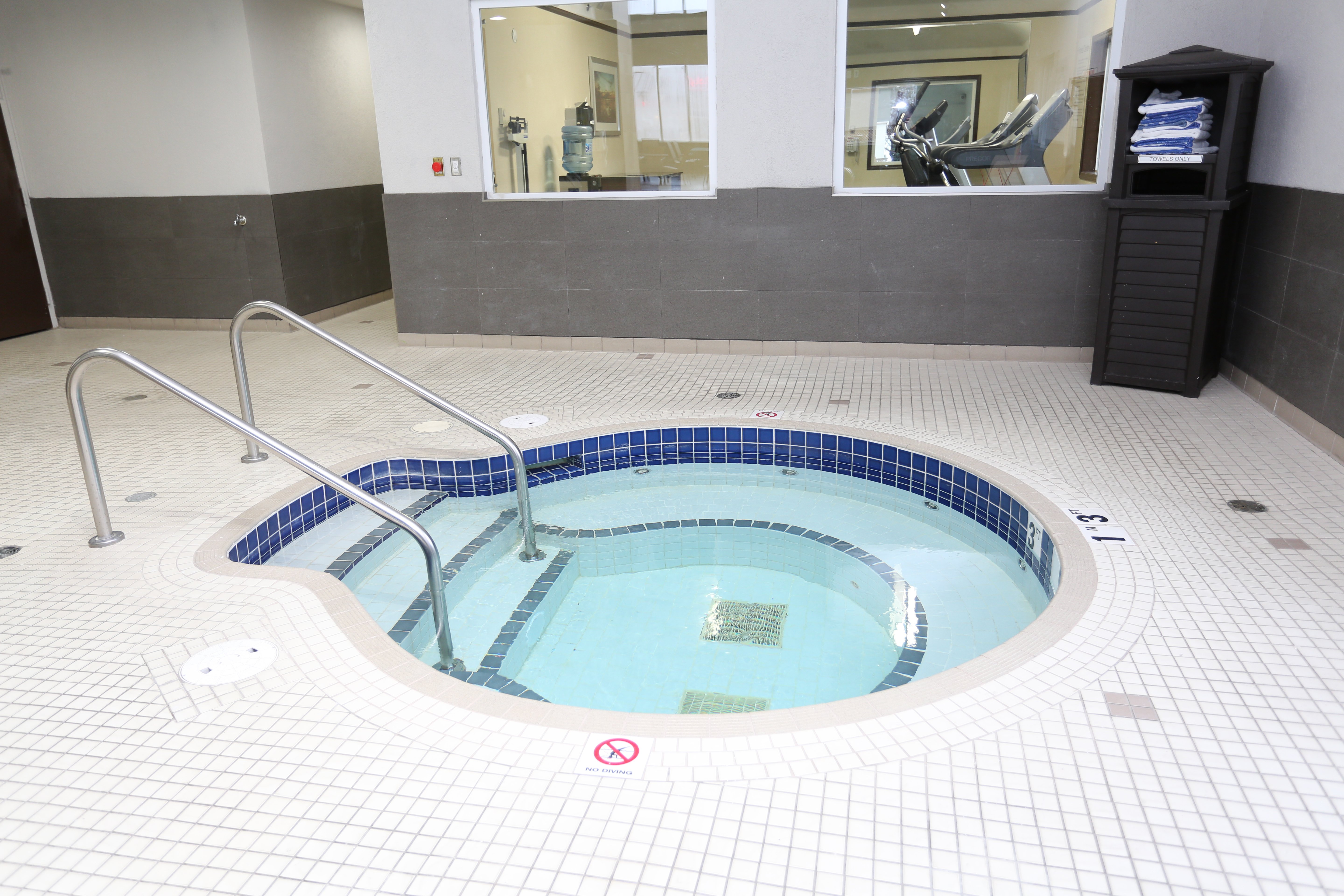 Holiday Inn Express Vernon 36/61