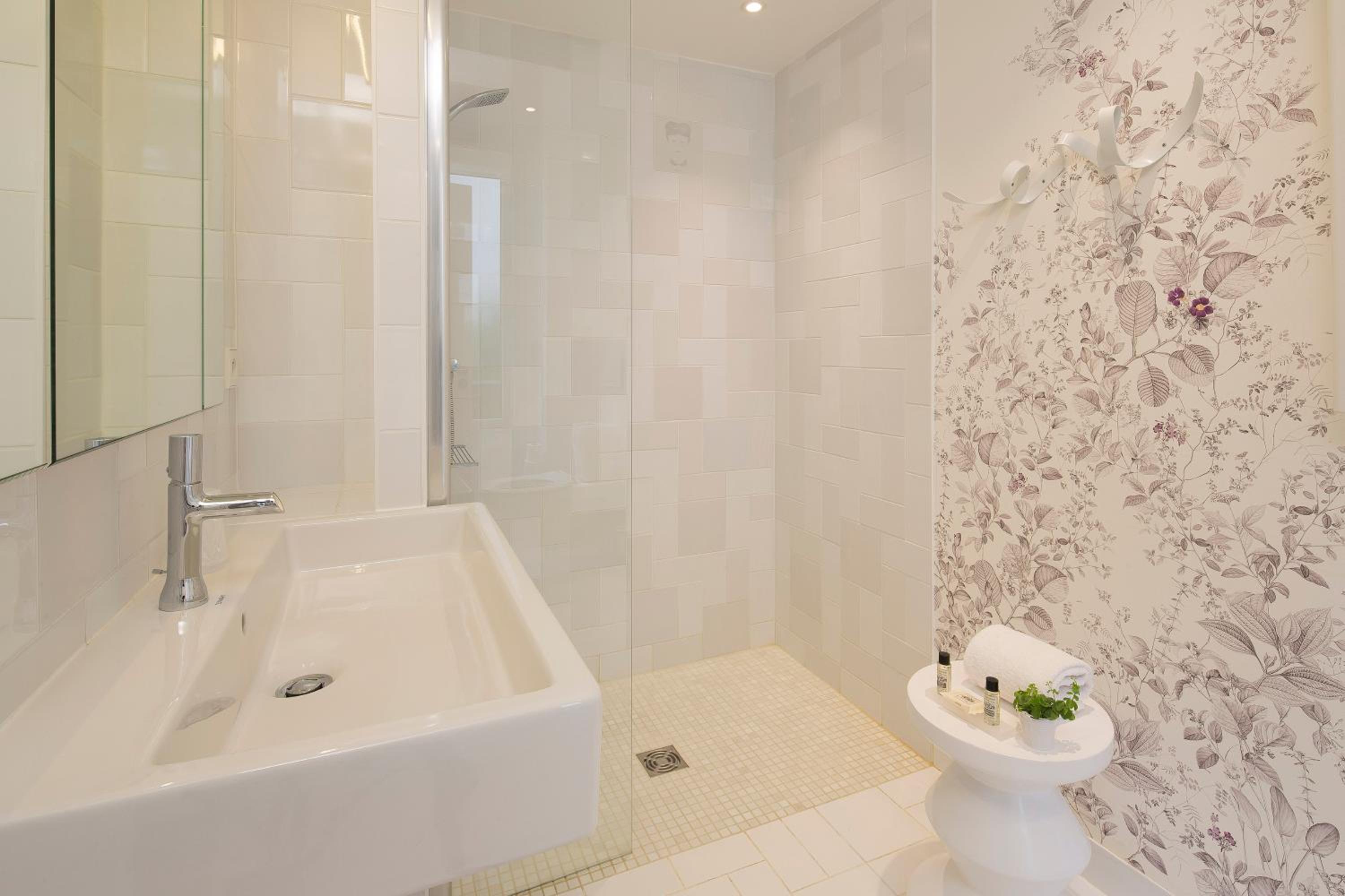 غرفة ثلاثية، Hotel Mistral 3/3