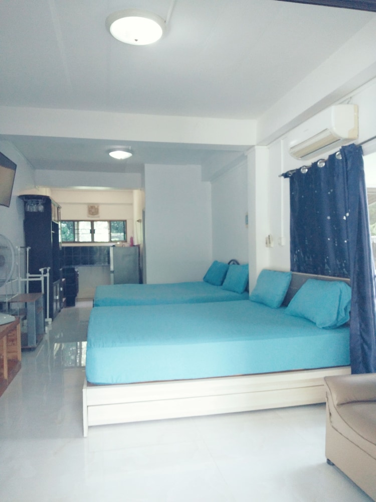 Chomlay Restaurant & Room For Rent 10/27