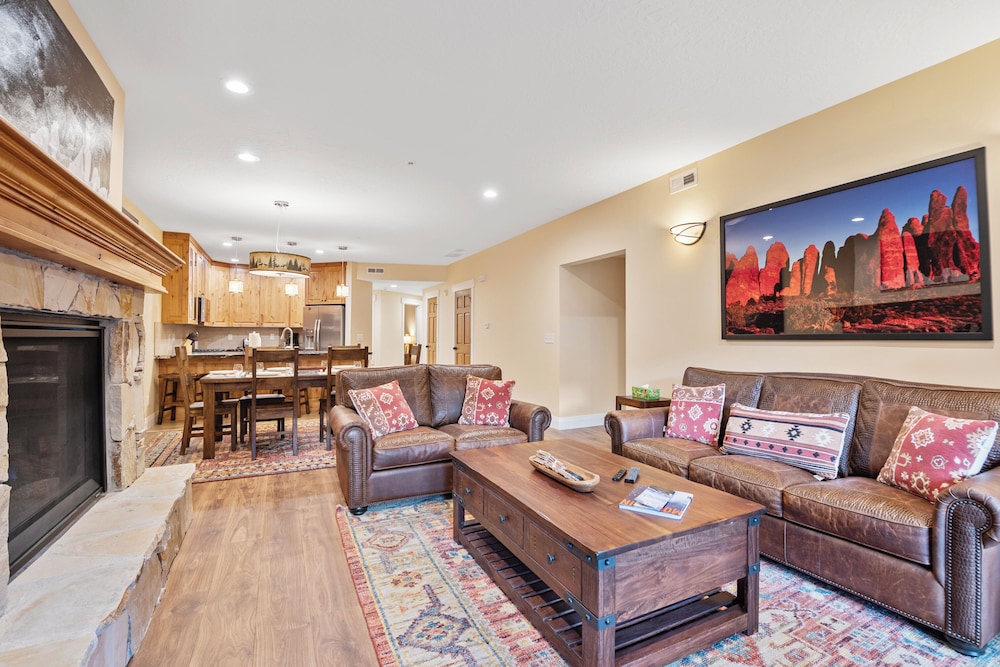 Town Pointe By Lespri Management 28/50