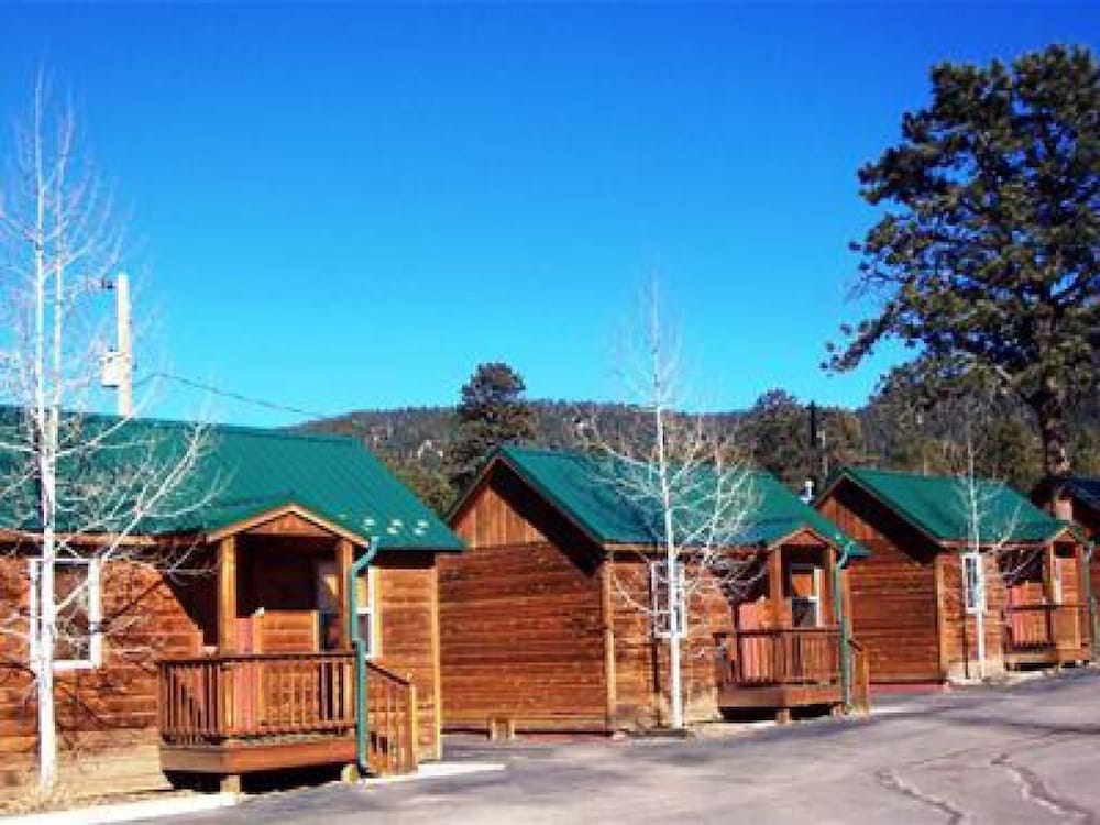 Eagle Fire Lodge Cabins 4/75