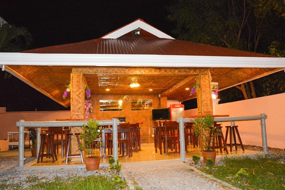 Conrada's Place Hotel And Resort 17/67