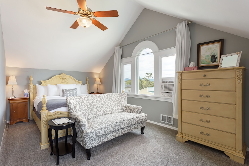 Nantucket Inn 15/50