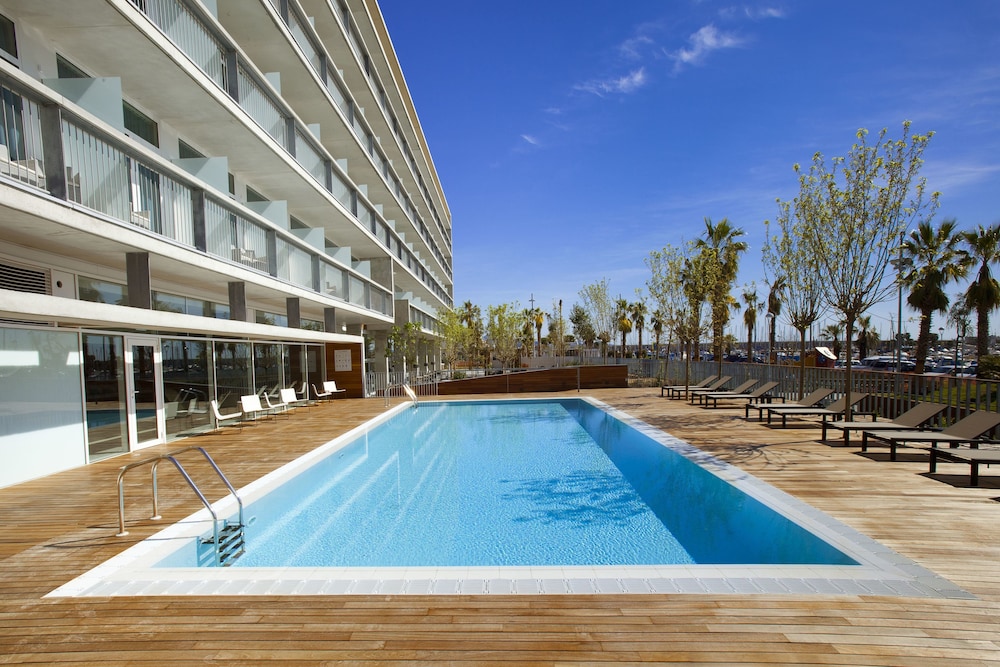 Atenea Port Mataro Hotel 40/65