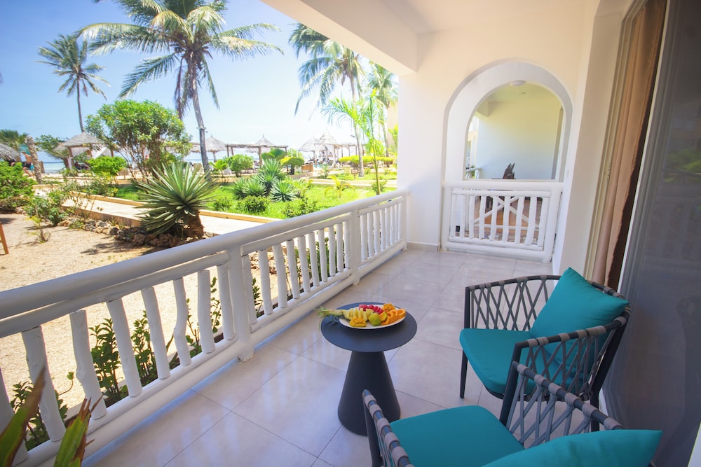 Reef & Beach Resort in Jambiani