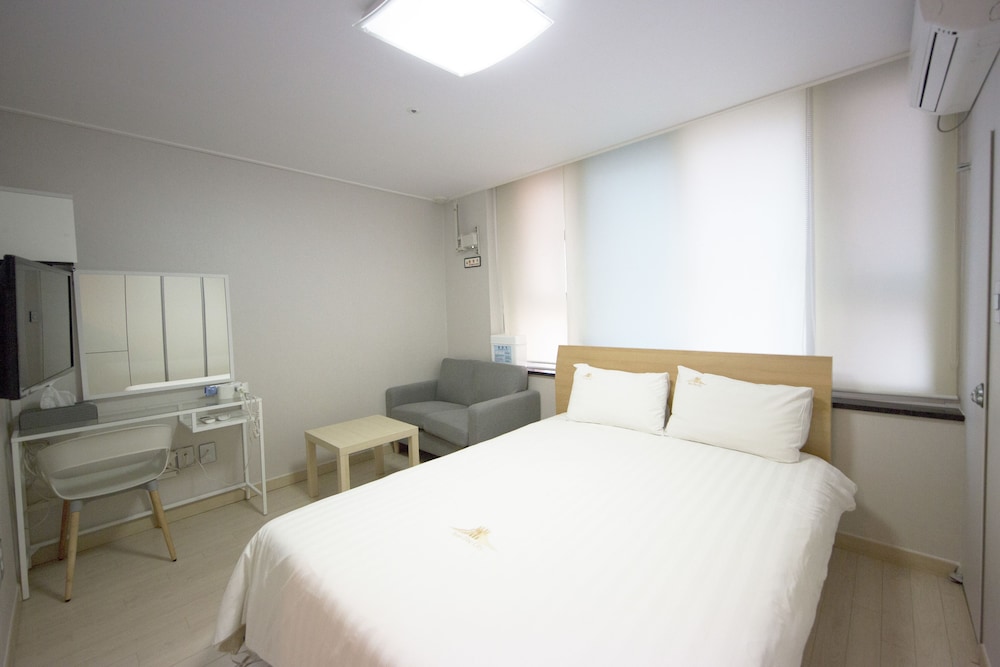 Inn-The City Business Hotel 11/53