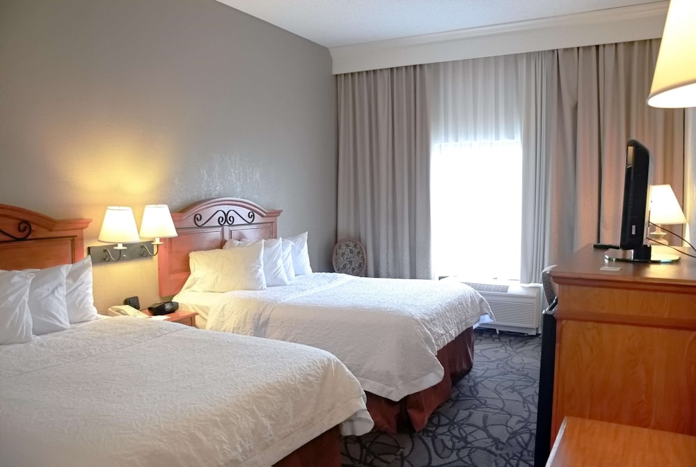 Hampton Inn & Suites Birmingham-Pelham (I-65) 16/48