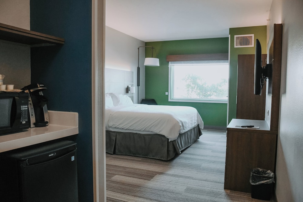 غرفة قياسية بسرير مزدوج، Holiday Inn Express and Suites Lincoln South 8/8