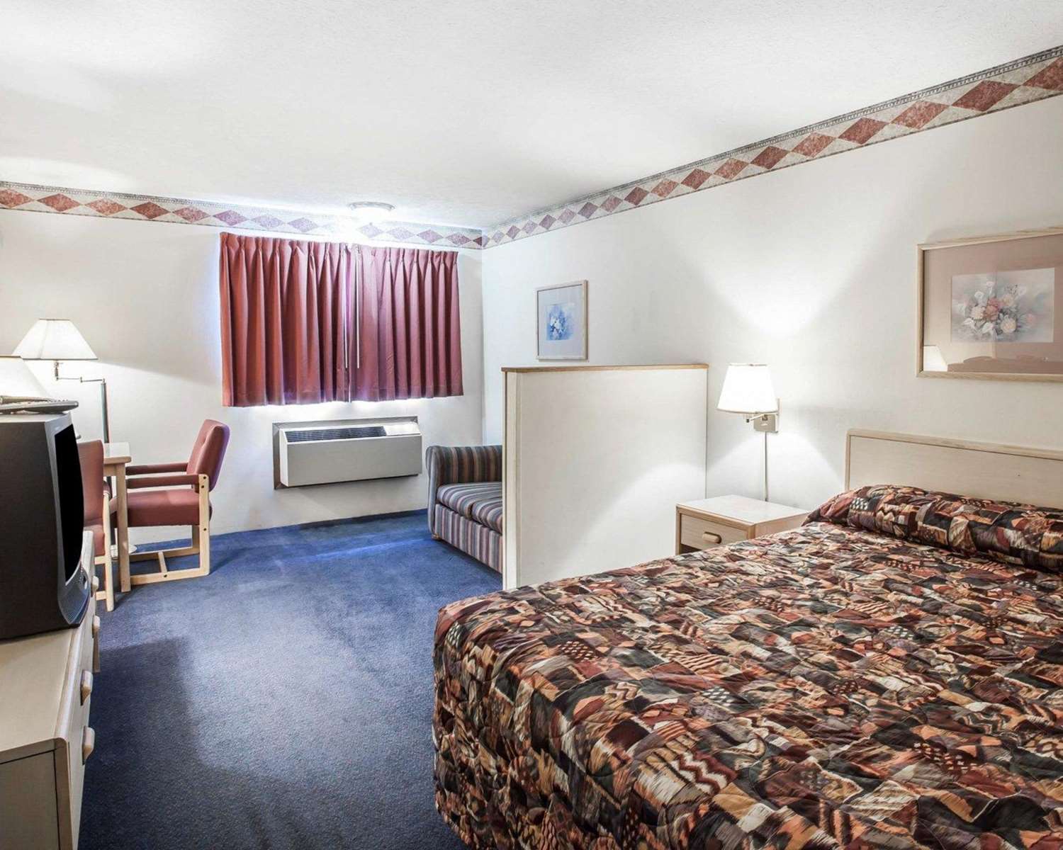 SUITE, QUEEN BED