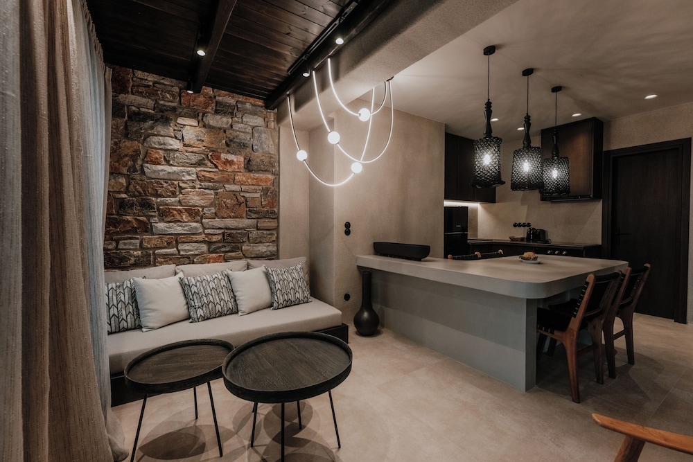 Onym Curated Villas 11/206