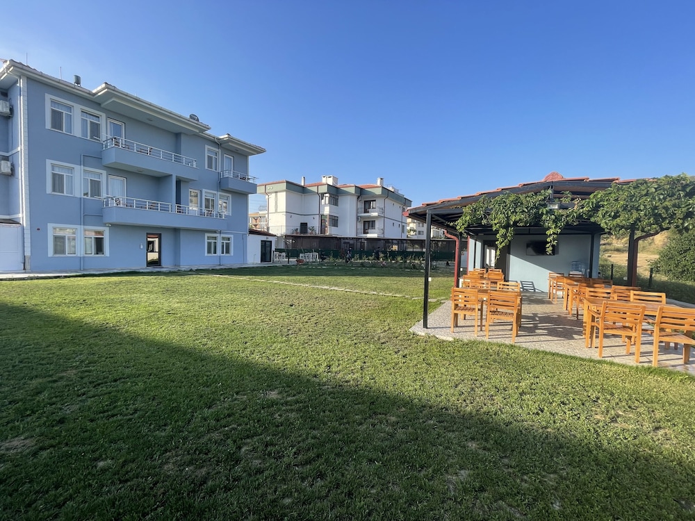Parli Hotel 38/45