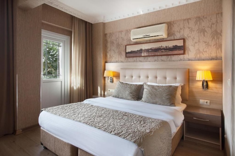 Deluxe, Queen Bed, Sea View, Sofa, Balcony