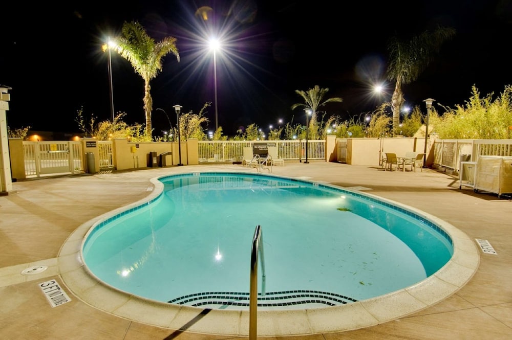 Hampton Inn And Suites Moreno Valley 5/63