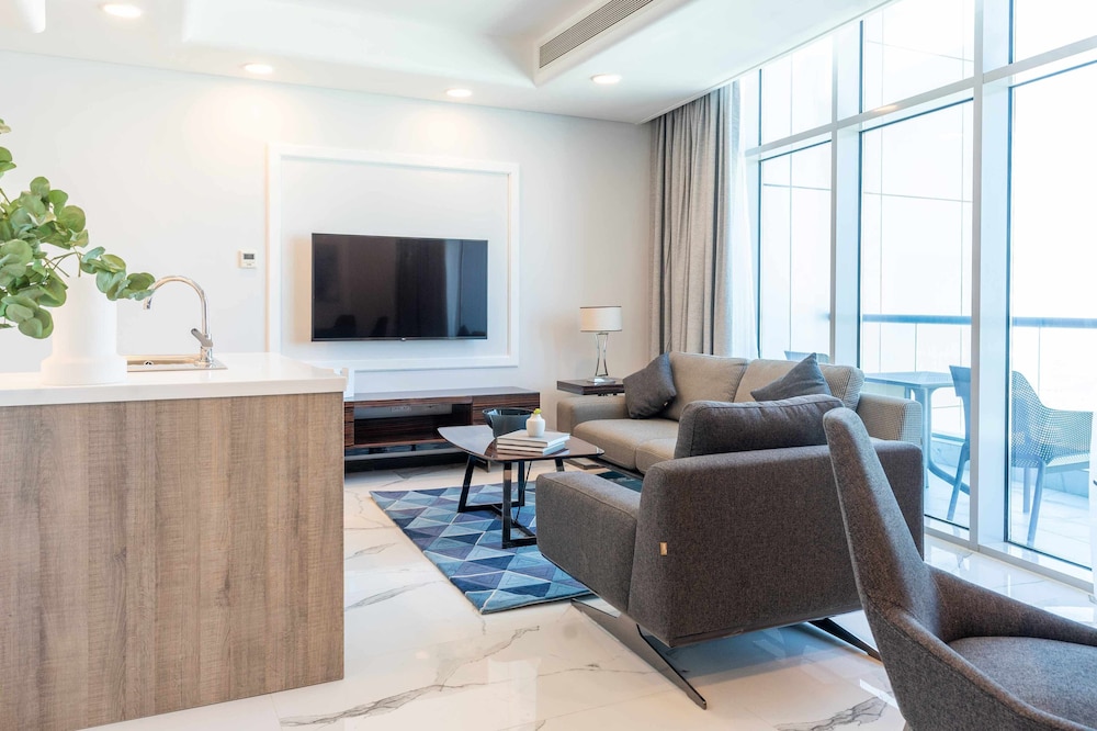 S Plaza Suites Hotel 44/70