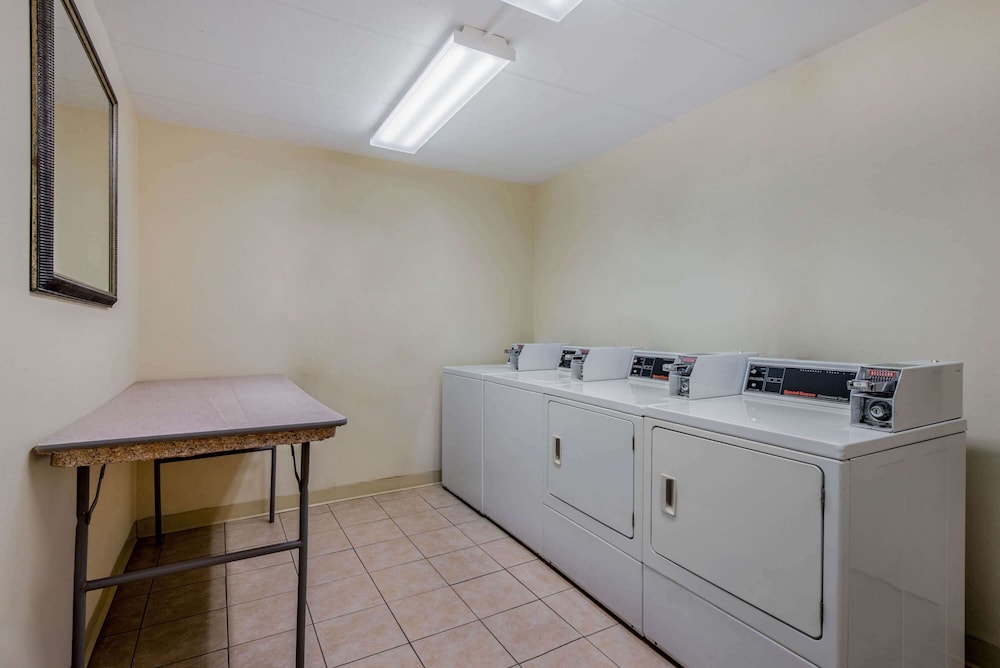 La Quinta Inn & Suites by Wyndham Lexington Park - Patuxent 23/52