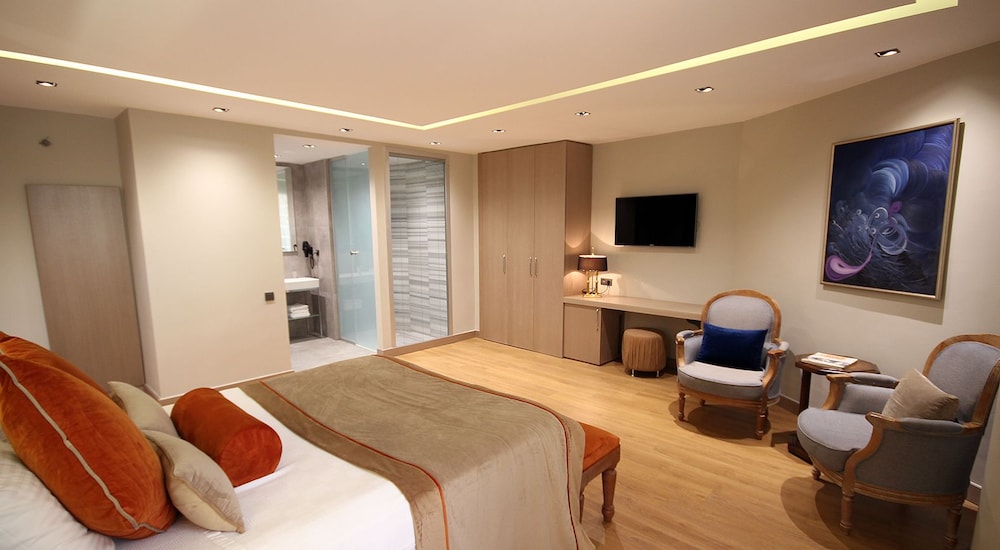 Nobel Hotel 33/69