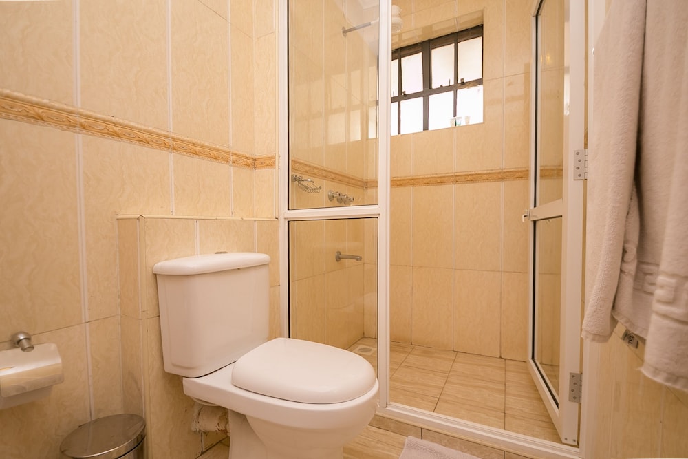 Meltonia Luxury Suites 45/50