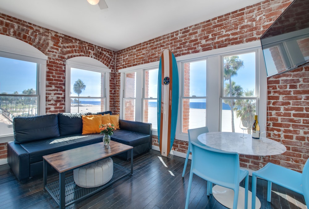 Venice Breeze Suites 33/54