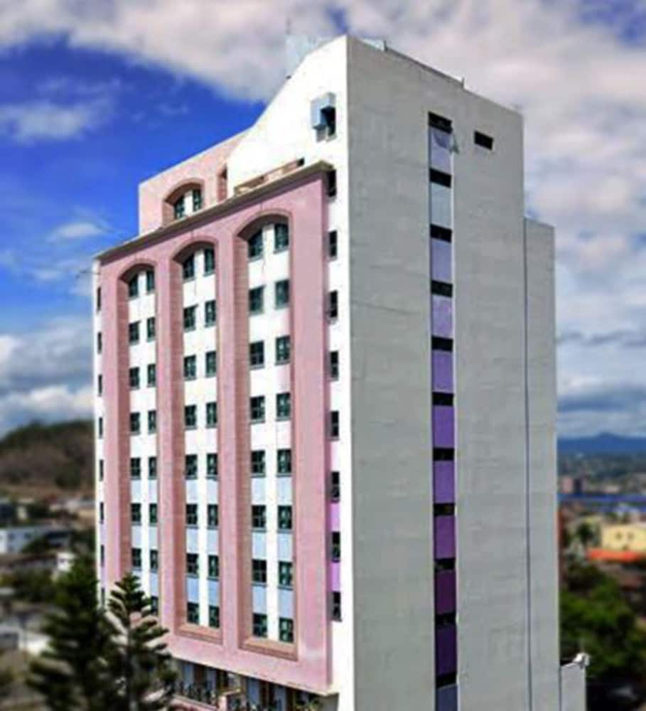Hotel Plaza Del General 1/37